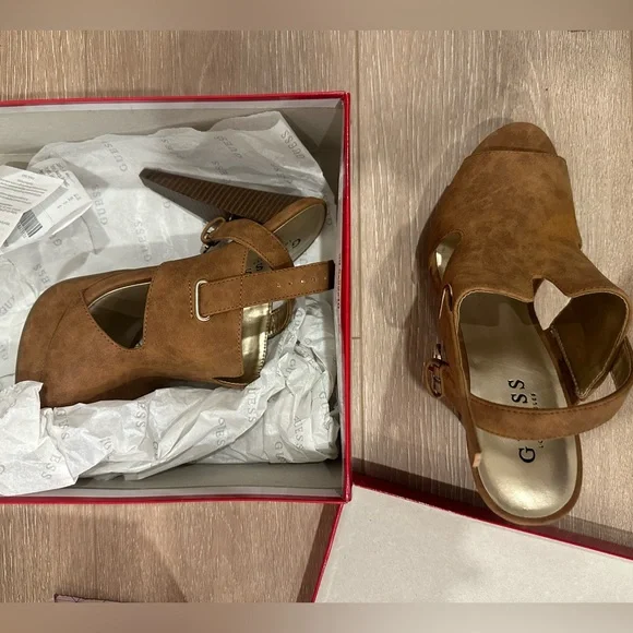 Guess Suede Pump - NEW IN BOX - Picture 2 of 5